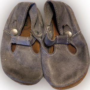 Mon Petit soft soled t-strap, gray